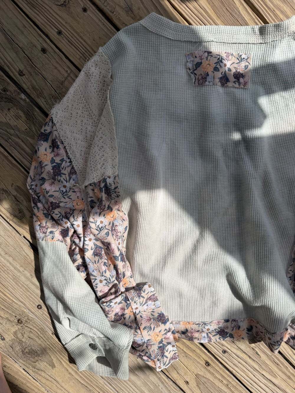 POL Mixed Media Waffle Knit Floral Lace Top Size L - Picture 5 of 7